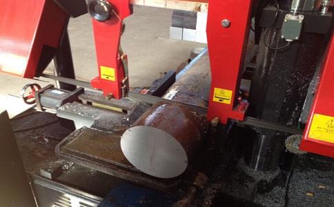 津市卧式带锯床加工时出现明显振荡如何排查？